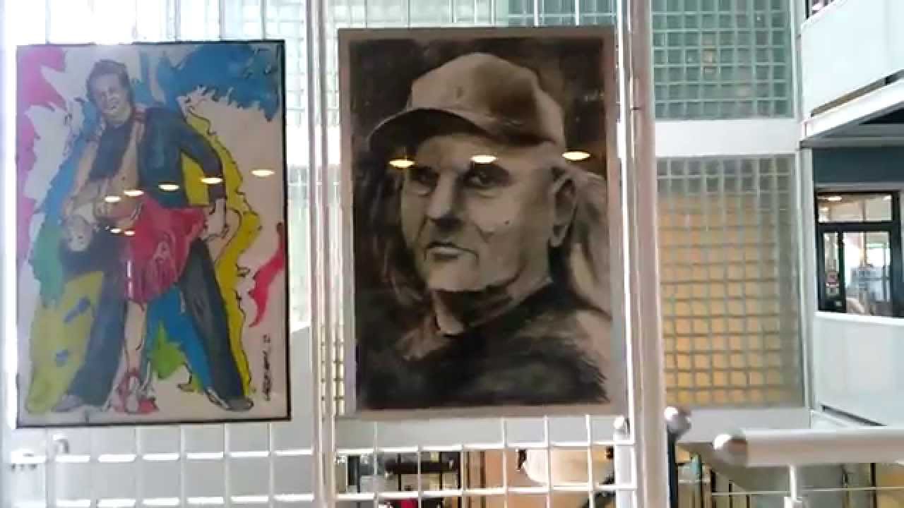 Stilstaand beeld uit de video van Harries expositie in het gemeentehuis van Almere